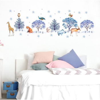 Наклейка пластик интерьерная "Звери в снежном лесу" 60х90 см   