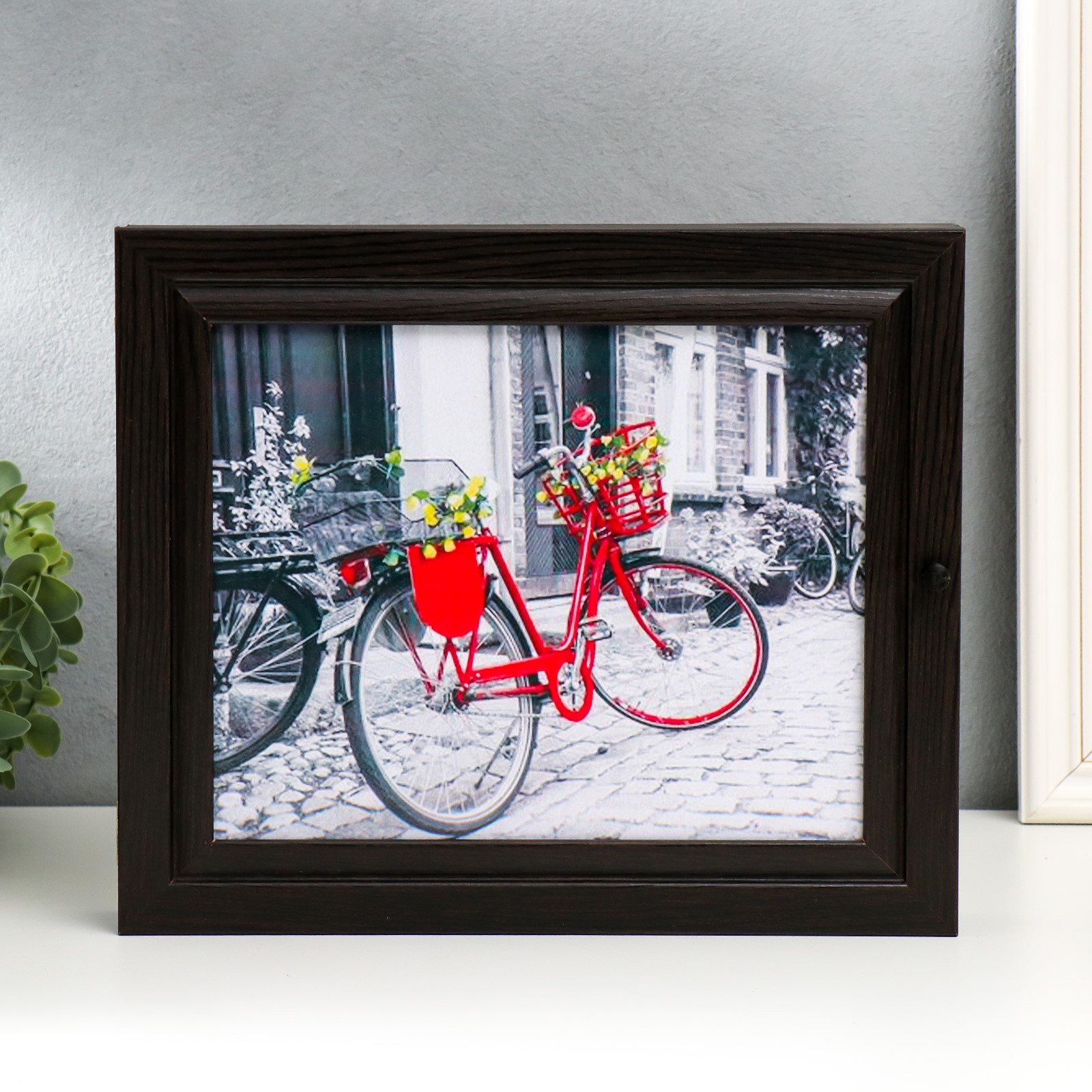 4346825 Ключница Красный велосипед венге  26х31х6 см