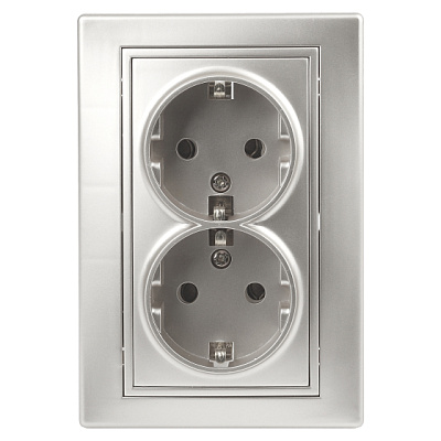 Intro Plano алюминий Розетка СП 2м с заземлением 2X2P+E Schuko 16А-250В IP20 1-205-03