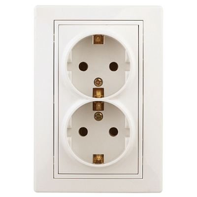 Intro Plano сл.кость Розетка СП 2м с заземлением 2X2P+E Schuko 16А-250В IP20 1-205-02