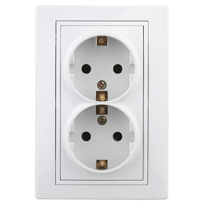 Intro Plano белый Розетка СП 2м с заземлением 2X2P+E Schuko 16А-250В IP20 1-205-01